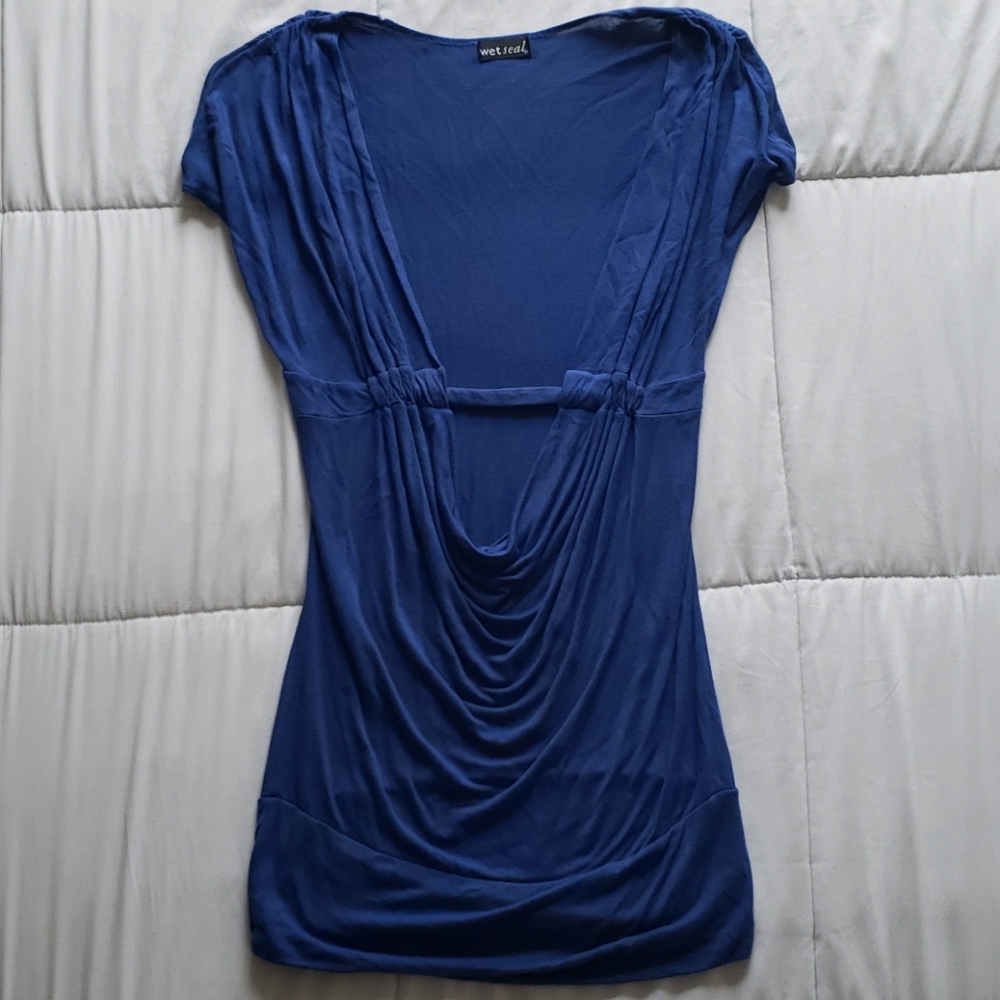 Low rise cute fitting shirt